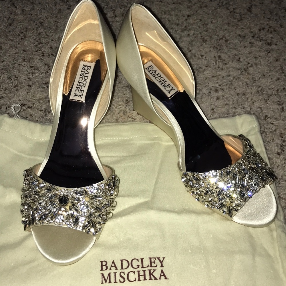 Badgley Mischka Ivory Satin Wedge
